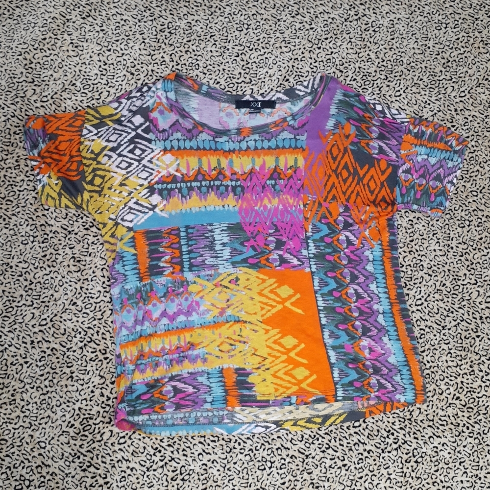 💥3/$25💥Vibrant Tribal Print Drop shoulder Tee - Small